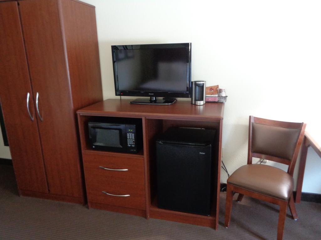 Americinn By Wyndham Grand Rapids Bagian luar foto